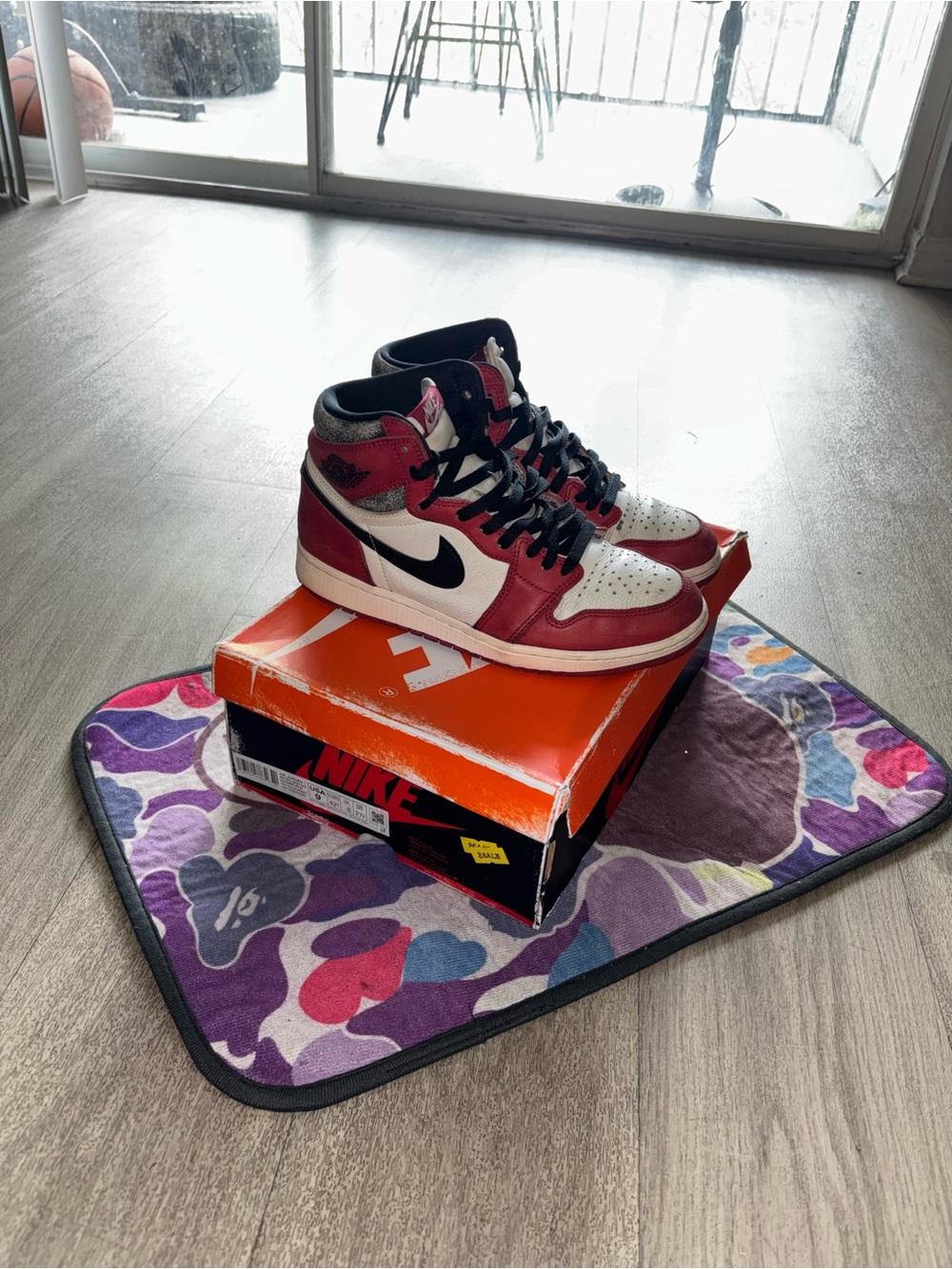Nike Air Jordan 1 High OG - White/Red/Black lost and found 2022 size 9